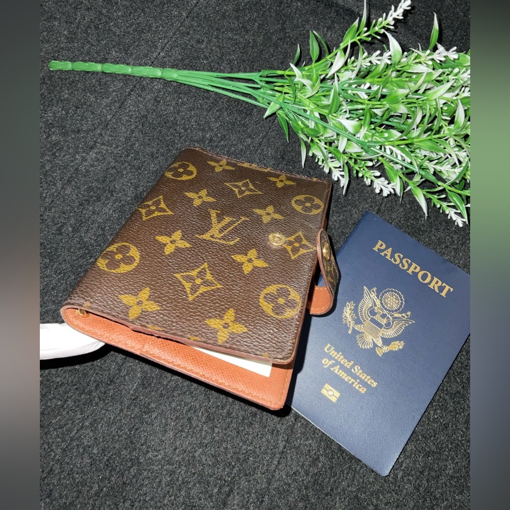✅AUTHENTIC LV AGENDA PM PASSPORT HOLDER - Picture 8 of 13